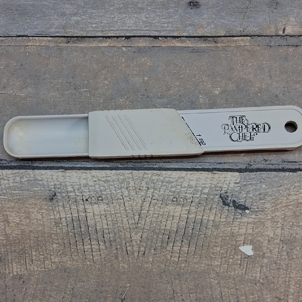 The Pampered Chef Adjustable Teaspoon Measuring Spoon